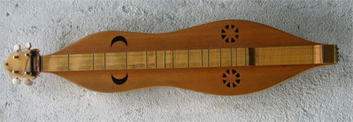 Dulcimer, doppelbauchige Form (hourglass shape)
