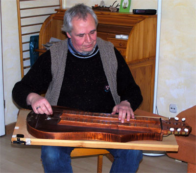 Spielbrett mit Tonabnehmer